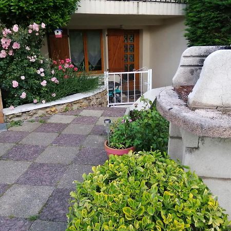 appartement type f2 proche PARIS 25 KM Andilly  Extérieur photo